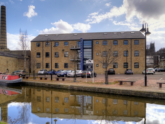  Canal, Salts Wharf (C) David Dixon :: Geograph Britain and Ireland