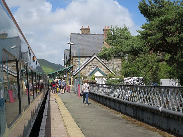 Machynlleth Station © Anne Burgess :: Geograph Britain And Ireland