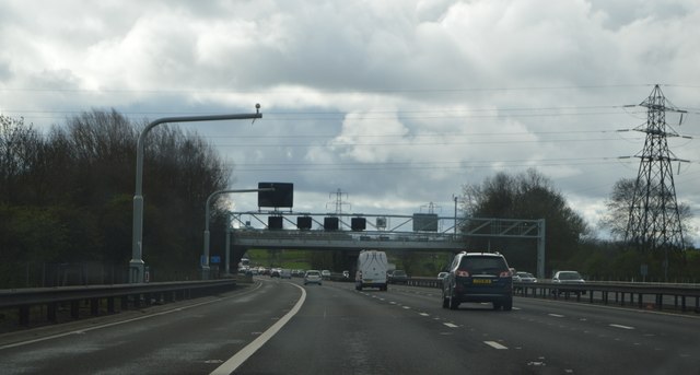 m1-southbound-n-chadwick-cc-by-sa-2-0-geograph-britain-and-ireland