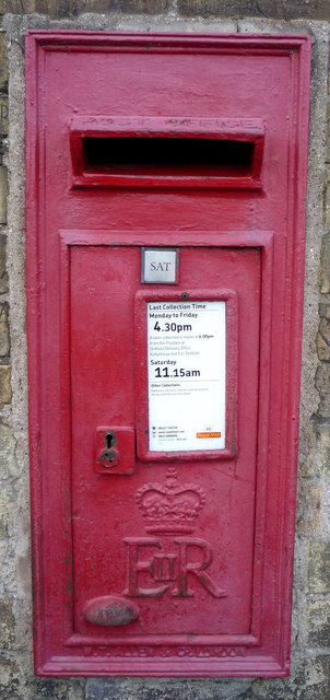 Elizabeth Ii Postbox Skipsea Post Jthomas Cc By Sa