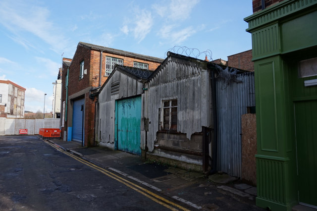 Buildings On Pier Street Hull Ian S Cc By Sa Geograph Britain