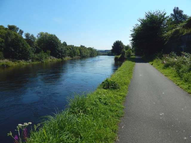 River Leven And Cycle Path At Renton Lairich Rig Cc By Sa 2 0