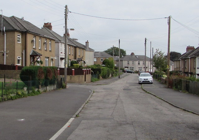 East Along Fields Avenue Pontnewydd Jaggery Cc By Sa 2 0