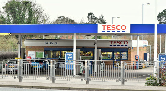 tesco-petrol-station-newtownabbey-albert-bridge-cc-by-sa-2-0