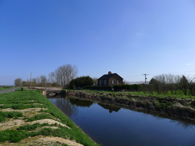 The Cottage Next To Mill Basin Drain Tim Heaton Cc By Sa