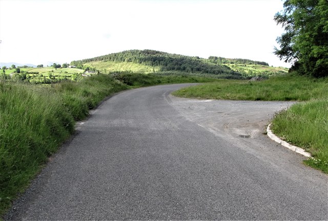 Farm Access Lane On A Bend In Wood Road Eric Jones Cc By Sa