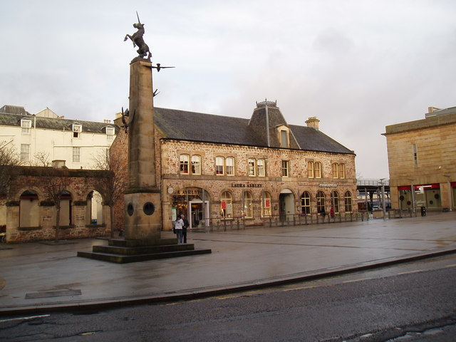 Falcon Square, Inverness © Douglas Nelson cc-by-sa/2.0 :: Geograph