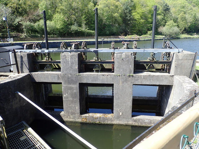 The Inner Gate Of Victoria Lock Eric Jones Cc By Sa 2 0 Geograph