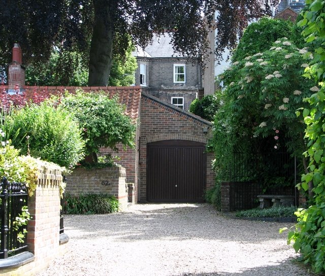 Yard Off Park Lane Evelyn Simak Cc By Sa 2 0 Geograph Britain And