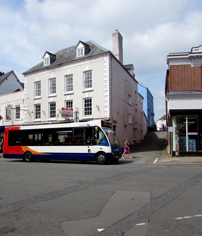 Sunday Bus To Chepstow In Agincourt Jaggery Cc By Sa