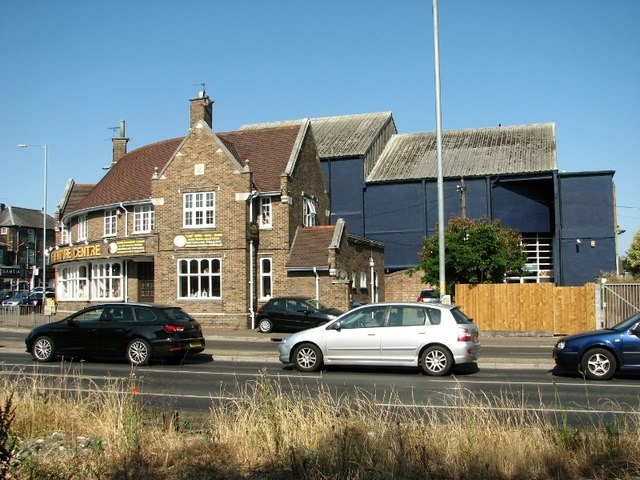 View Across Barn Road Evelyn Simak Cc By Sa 2 0 Geograph Britain