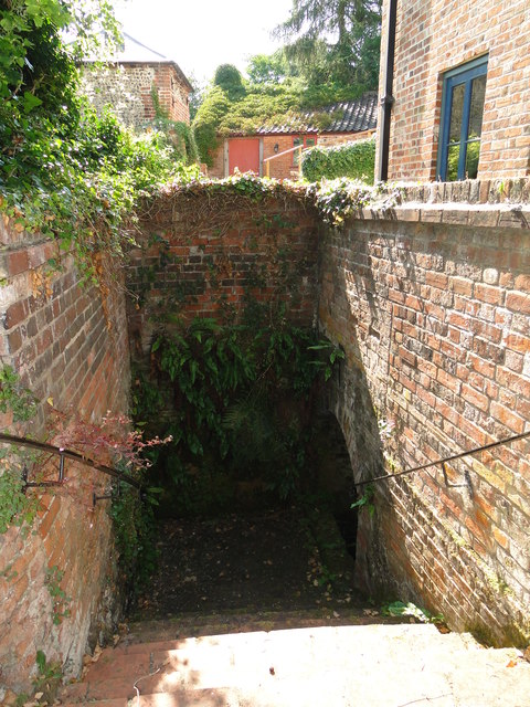 Bungay S Roman Well Or The Borough Adrian S Pye Geograph