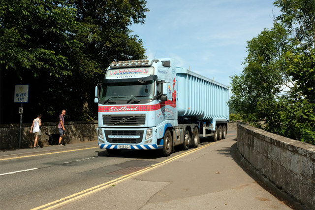 Bulk Haulage On Dunkeld Bridge Martin Addison Cc By Sa 2 0