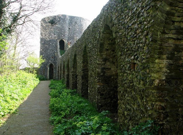 Footpath Along The Old City Wall Evelyn Simak Cc By Sa 2 0