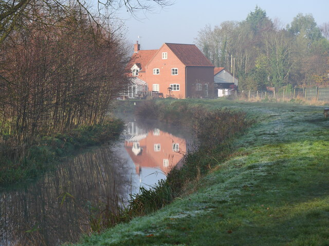 Canalside House And Reflection David Pashley Cc By Sa Geograph