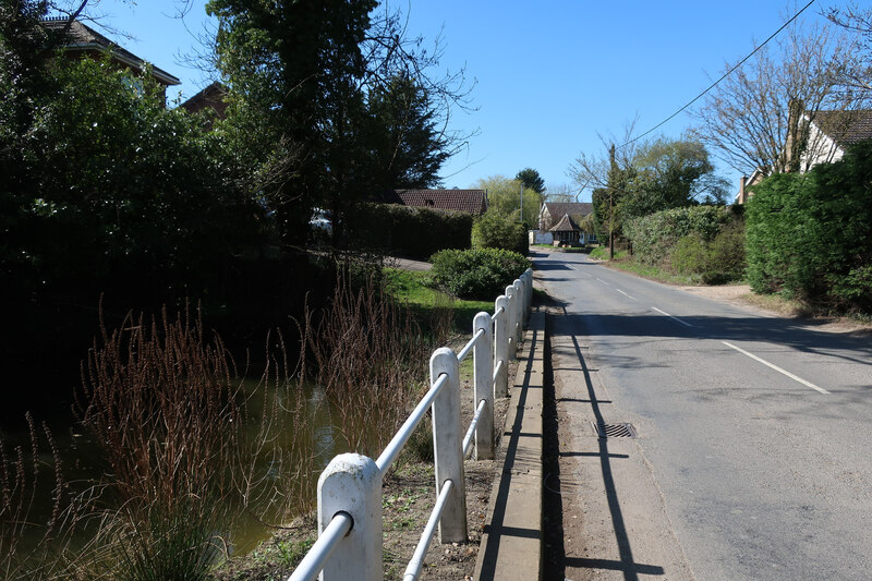 Small Pond In Graveley Hugh Venables Cc By Sa Geograph Britain