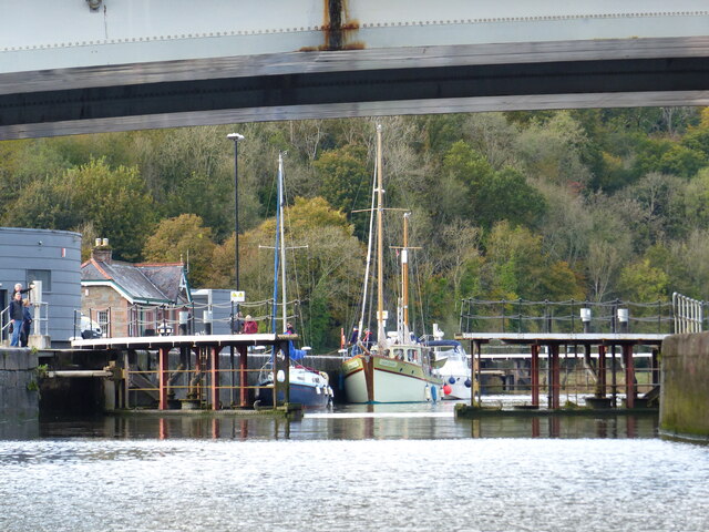 Lock Gates Opening And Plimsoll Bridge Ruth Sharville Cc By Sa 2