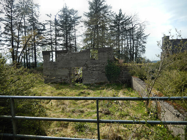 Gate And Ruin Kevin Higgins Cc By Sa 2 0 Geograph Britain And Ireland