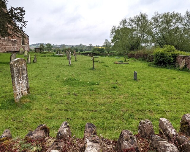 East Side Of The Churchyard Sellack Jaggery Cc By Sa 2 0