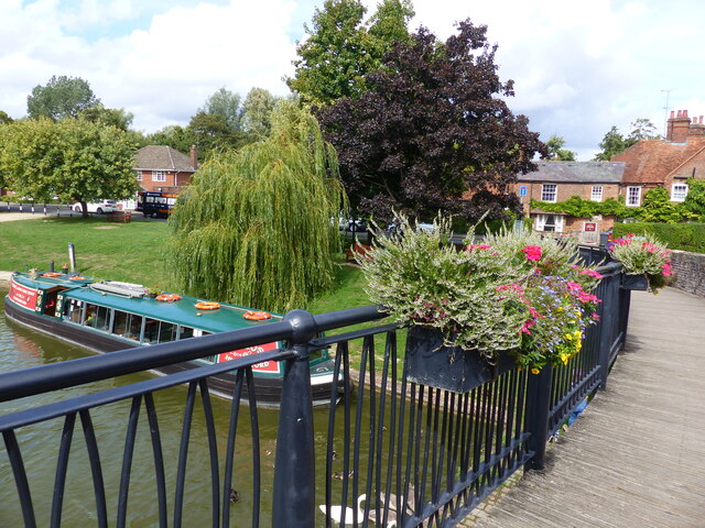 Footbridge Parallel To A Bridge Over Ruth Sharville Cc By Sa