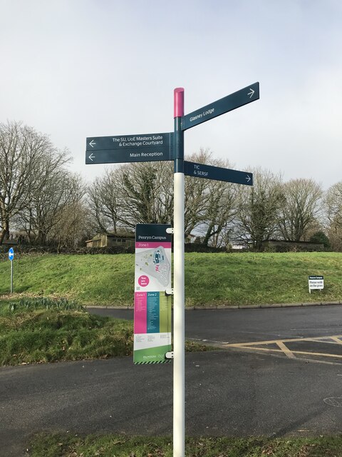 Pedestrian Fingerpost Paul Barnett Geograph Britain And Ireland