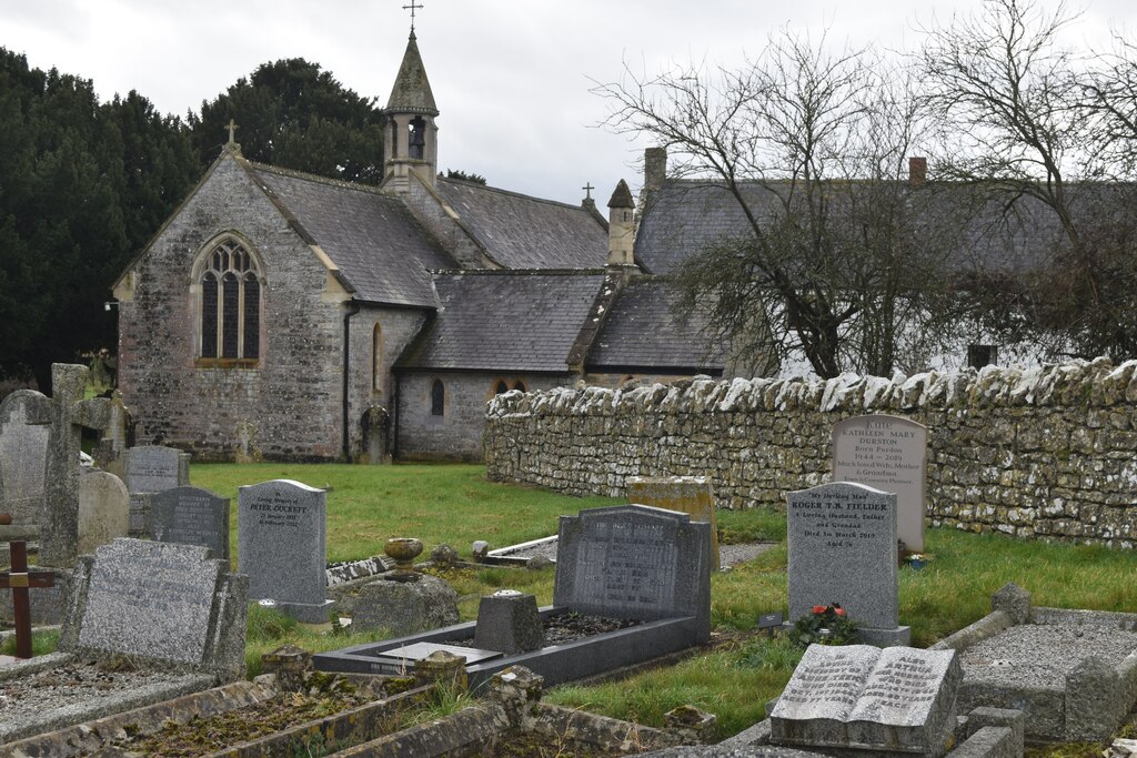 The Parish Church And Churchyard Chapel David Martin Geograph