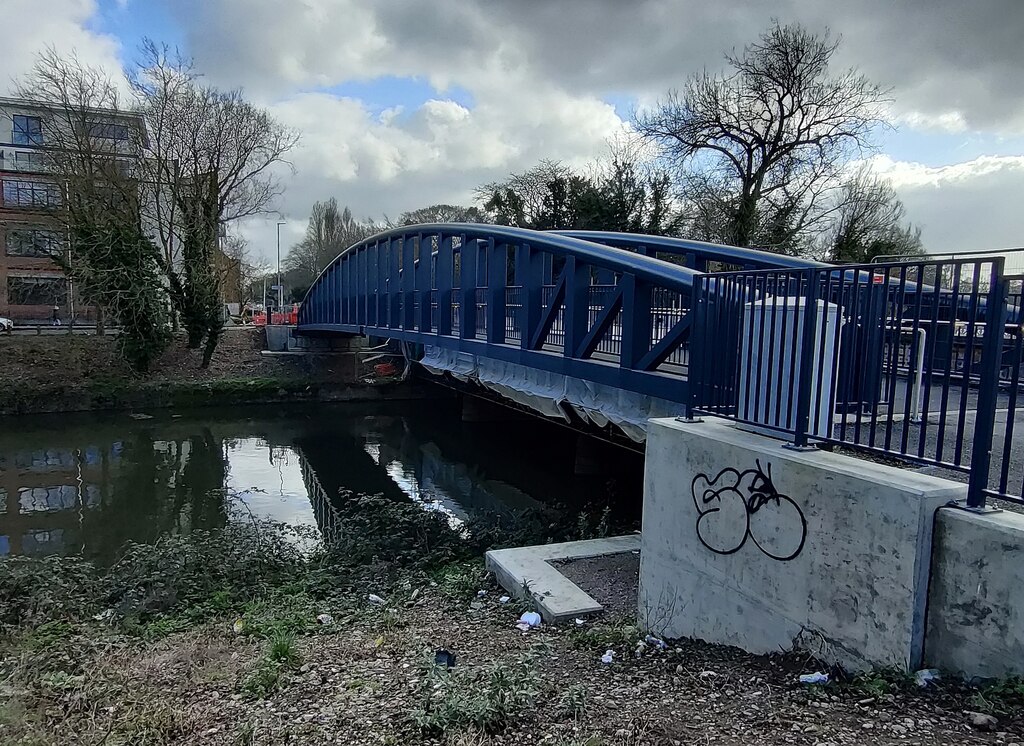 Abbey Park Road Footbridge Mat Fascione Cc By Sa 2 0 Geograph