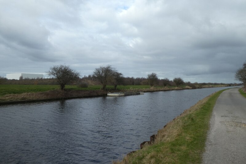 Barge On The Aire And Calder Navigation Ds Pugh Cc By Sa