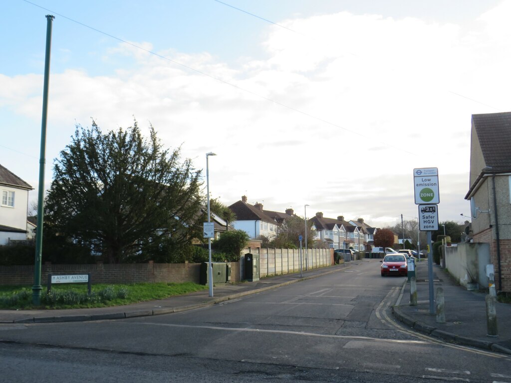 Ashby Avenue Chessington Malc Mcdonald Cc By Sa Geograph