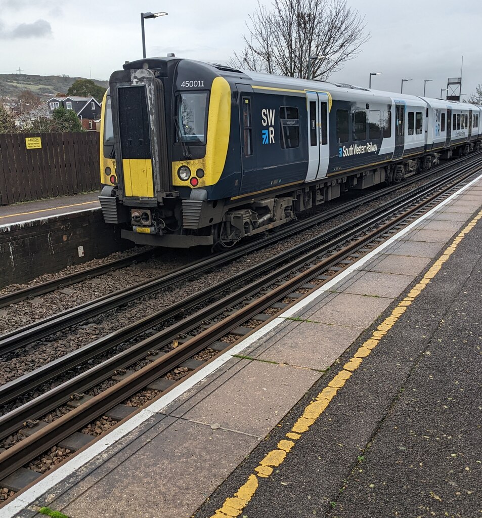 At Platform Portchester Jaggery Cc By Sa Geograph