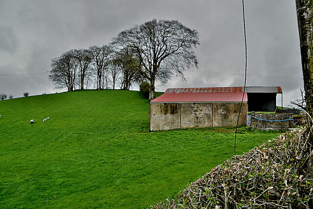 Shed And Rath Mullaghmore Kenneth Allen Cc By Sa Geograph Ireland