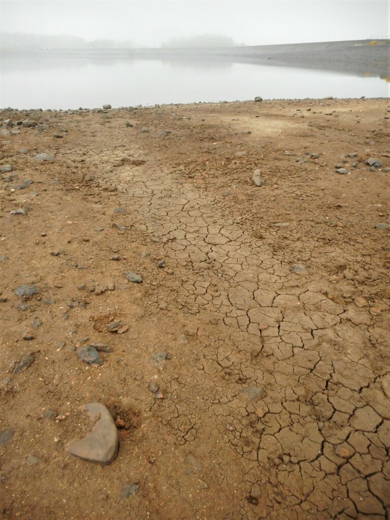 Mudcracks Richard Sutcliffe Cc By Sa 2 0 Geograph Britain And Ireland