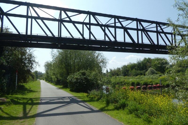 Pipe Bridge Over The River Aire Ds Pugh Cc By Sa Geograph