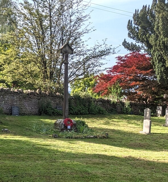 Grade Ii Listed Churchyard Cross Lindy Geograph Britain And