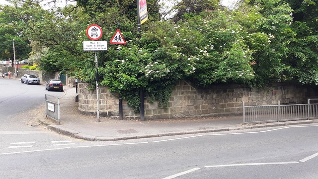 Boundary Wall Of Manor Court At Junction Roger Templeman Cc By Sa