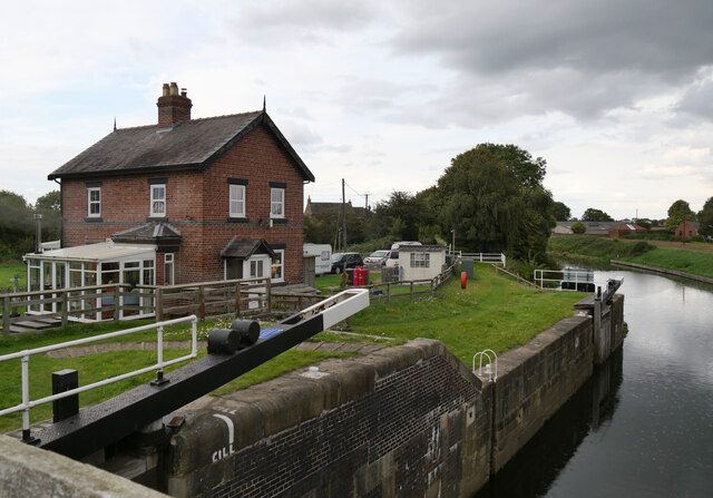 West Haddlesey Flood Lock The Selby Habiloid Cc By Sa