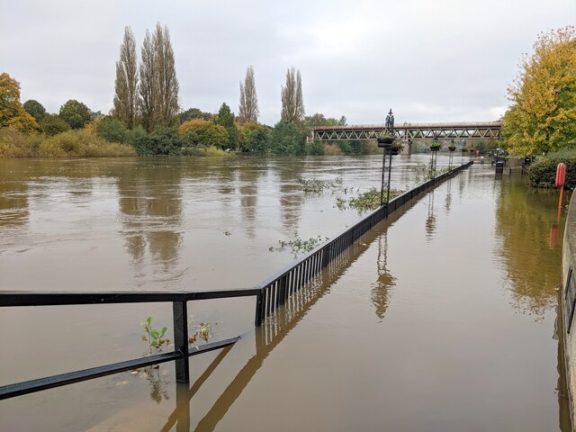 The River Severn In Flood At Worcester Roy Hughes Cc By Sa