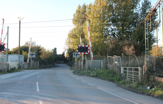 Level Crossing On Station Road West David Howard Geograph