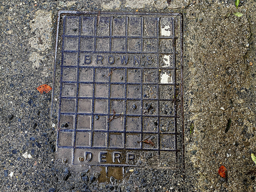 Brown S Manhole Derry Castlederg Kenneth Allen Cc By Sa 2 0