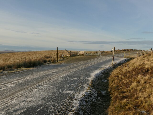 Windfarm Road Woodend Hill Richard Webb Cc By Sa Geograph