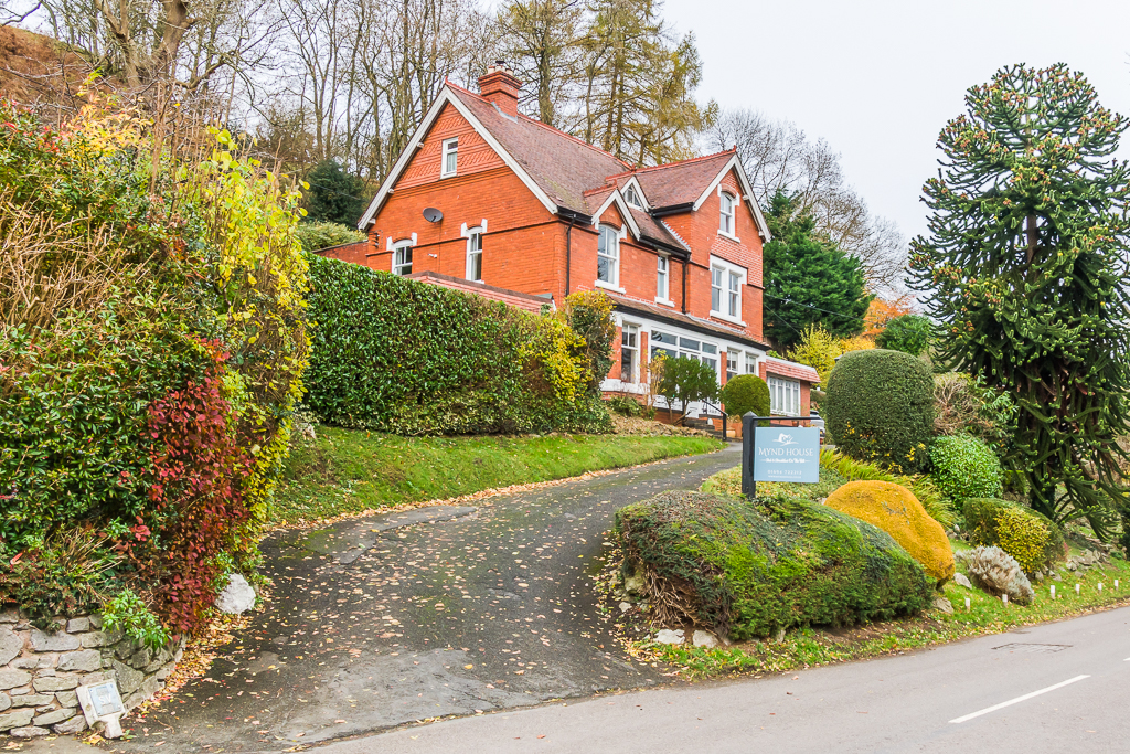 Mynd House Ian Capper Cc By Sa 2 0 Geograph Britain And Ireland