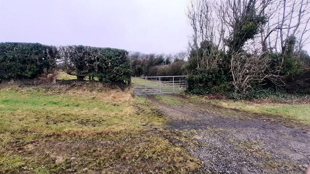 Field Gateway On Nw Side Of A Roger Templeman Cc By Sa