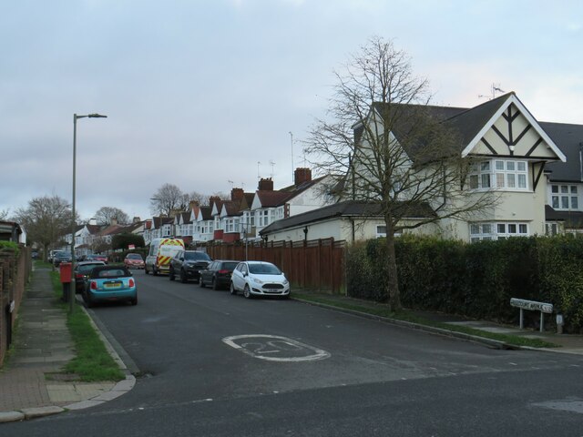 Hillcourt Avenue North Finchley Malc Mcdonald Cc By Sa