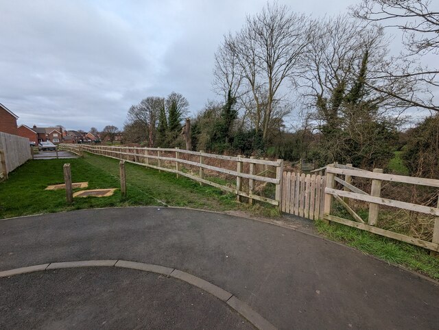 Access To The Old Railway Path TCExplorer Cc By Sa 2 0 Geograph