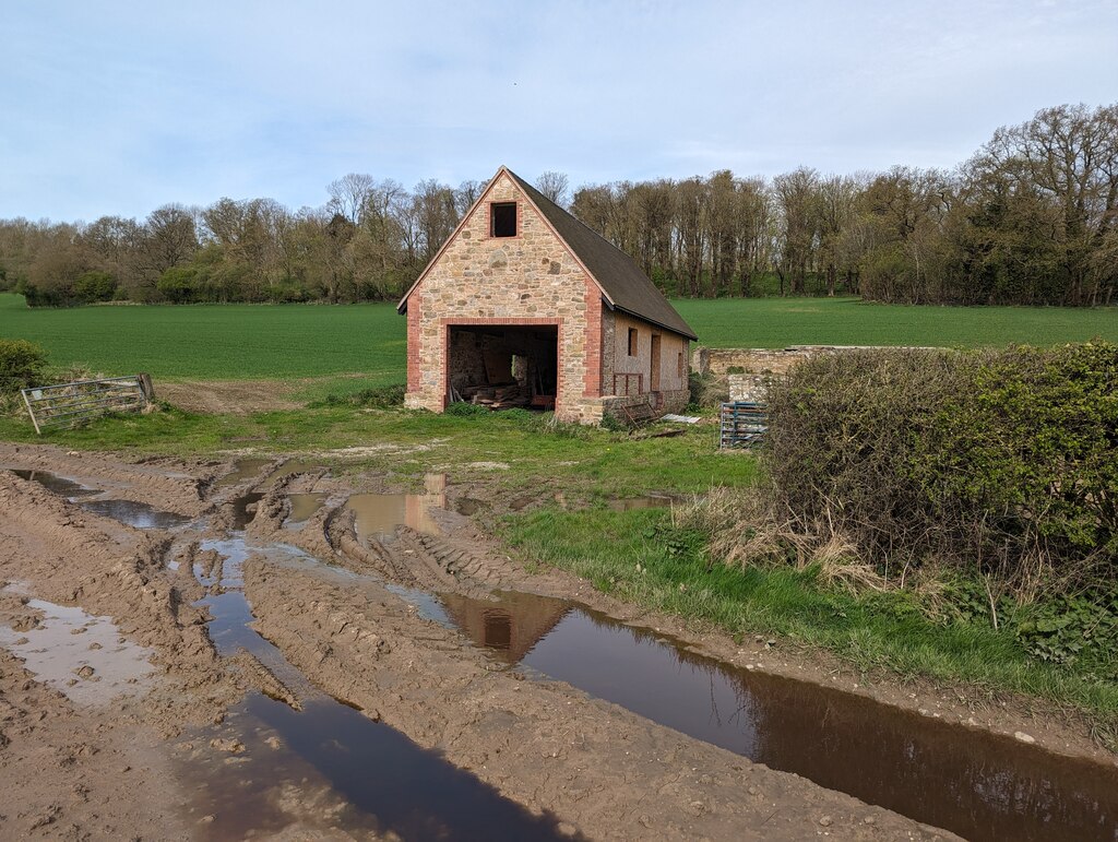 Barn Conversion In Progress TCExplorer Cc By Sa 2 0 Geograph