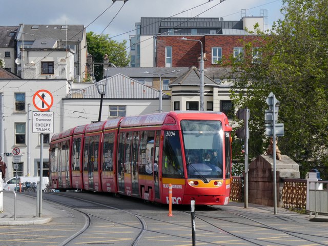 Luas Trams Near Dublin S Heuston Station Gareth James Cc By Sa