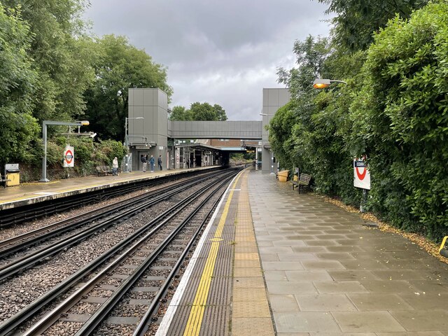 Ickenham Underground Station Greater Nigel Thompson Cc By Sa