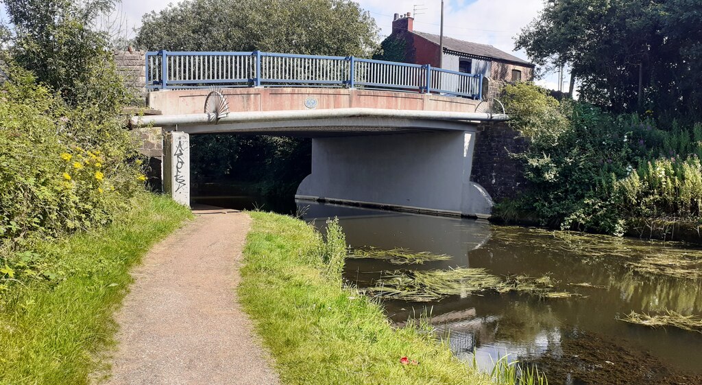 Gorse Bridge Taking Gorse Street Roger Templeman Cc By Sa