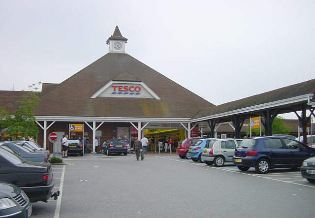 grove-green-shopping-centre-penny-mayes-cc-by-sa-2-0-geograph