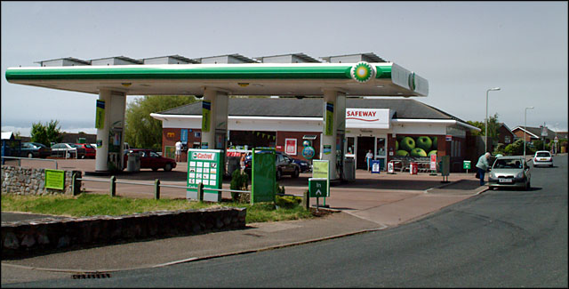 bp-garage-and-store-brixington-mike-crowe-geograph-britain-and